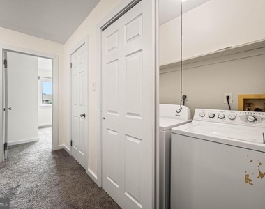 135 Caernarvon Court - Photo Thumbnail 6