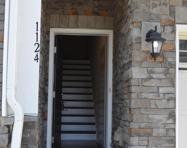1124 Finch Court - Photo Thumbnail 4