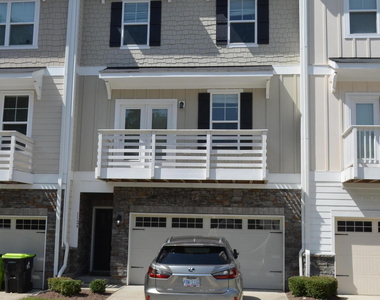 1124 Finch Court - Photo Thumbnail 3
