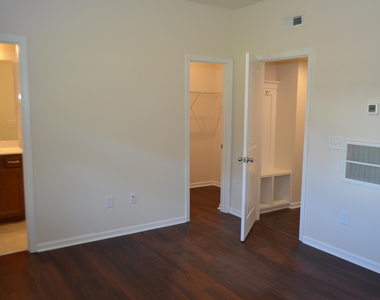 1124 Finch Court - Photo Thumbnail 10