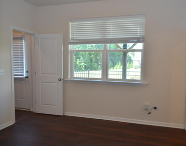 1124 Finch Court - Photo Thumbnail 9