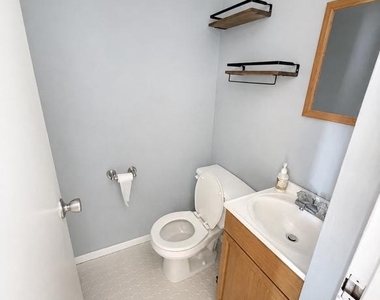 114 Lexington Court - Photo Thumbnail 6