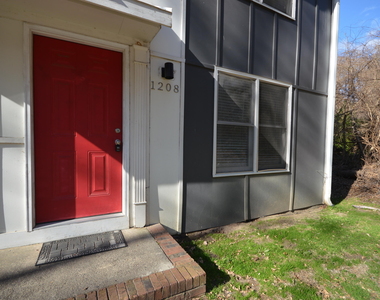 1208 Carlton Avenue - Photo Thumbnail 2