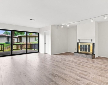 23 Centennial Road - Photo Thumbnail 6