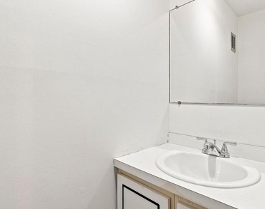23 Centennial Road - Photo Thumbnail 5