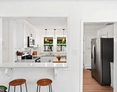 135 Longshore Avenue - Photo Thumbnail 4