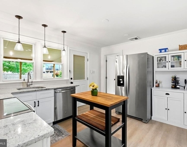 135 Longshore Avenue - Photo Thumbnail 3