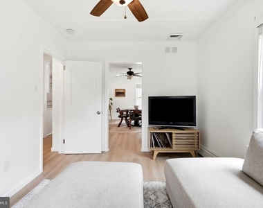 135 Longshore Avenue - Photo Thumbnail 9