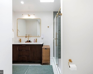135 Longshore Avenue - Photo Thumbnail 12