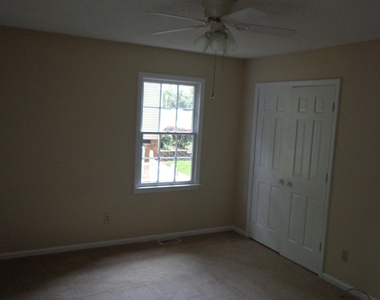 3018 Freeport Drive - Photo Thumbnail 7