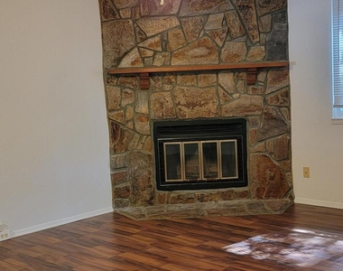 7725 Sandra Lane - Photo Thumbnail 8
