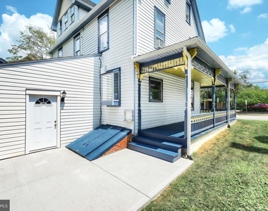 412 Carlisle Street - Photo Thumbnail 3