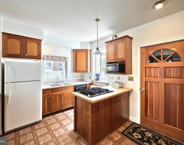 412 Carlisle Street - Photo Thumbnail 8
