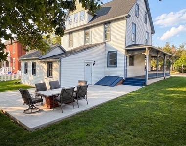 412 Carlisle Street - Photo Thumbnail 2