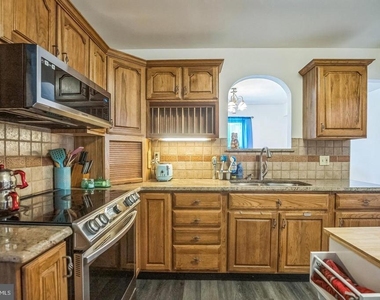 9 Adams Street - Photo Thumbnail 6