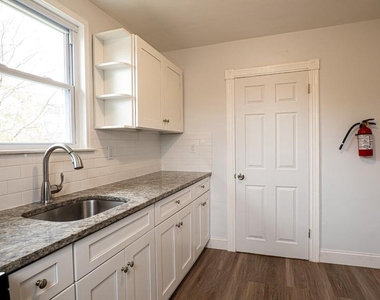 241 Victoria Street - Photo Thumbnail 4