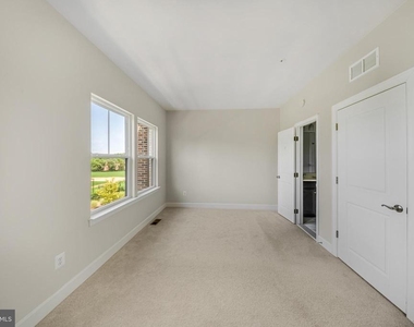 3525 Carnaby Street - Photo Thumbnail 5
