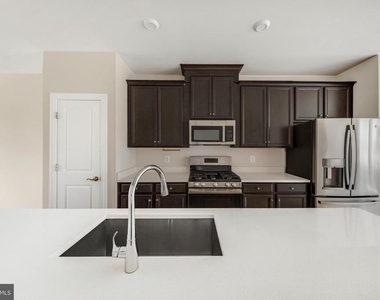 3525 Carnaby Street - Photo Thumbnail 11