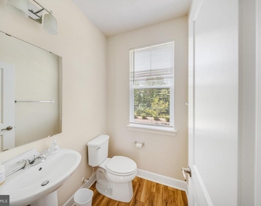 3525 Carnaby Street - Photo Thumbnail 15