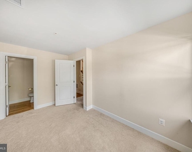 3525 Carnaby Street - Photo Thumbnail 6