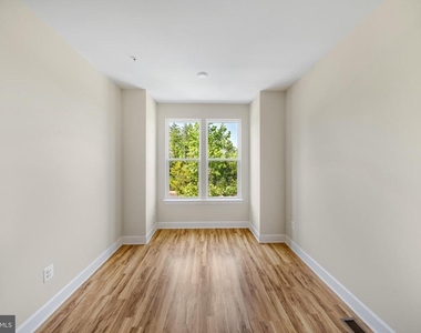 3525 Carnaby Street - Photo Thumbnail 14