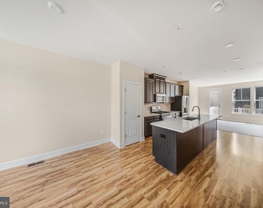3525 Carnaby Street - Photo Thumbnail 10
