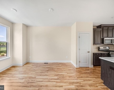 3525 Carnaby Street - Photo Thumbnail 9