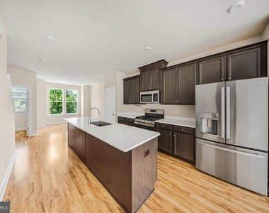 3525 Carnaby Street - Photo Thumbnail 12