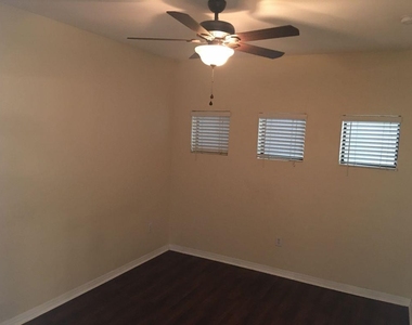 2505 San Gabriel St - Photo Thumbnail 8