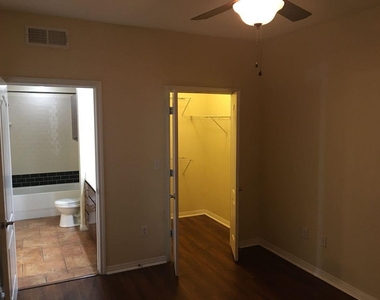 2505 San Gabriel St - Photo Thumbnail 7