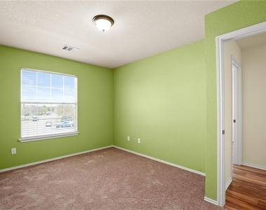 1825 Golden Sunrise Ln - Photo Thumbnail 25