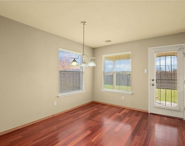 1825 Golden Sunrise Ln - Photo Thumbnail 7