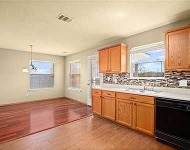 1825 Golden Sunrise Ln - Photo Thumbnail 8