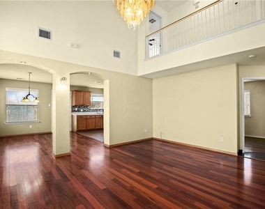 1825 Golden Sunrise Ln - Photo Thumbnail 2