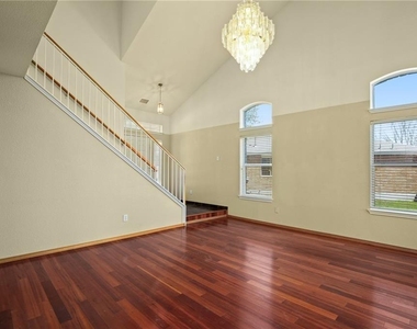 1825 Golden Sunrise Ln - Photo Thumbnail 4
