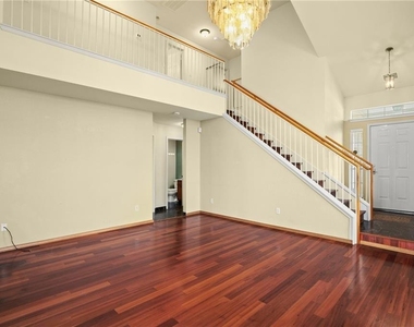 1825 Golden Sunrise Ln - Photo Thumbnail 3