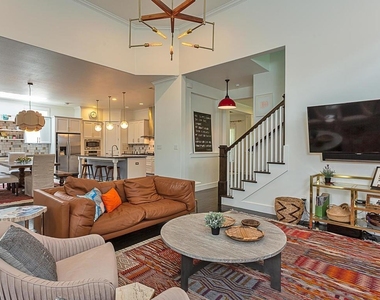 805 W Mary St - Photo Thumbnail 11
