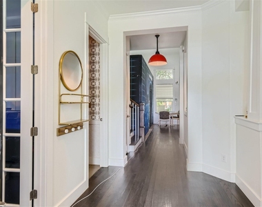 805 W Mary St - Photo Thumbnail 4