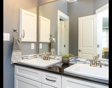 805 W Mary St - Photo Thumbnail 23