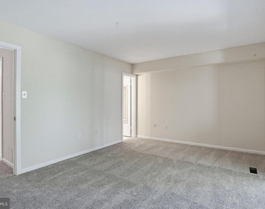 5139 Dudley Lane - Photo Thumbnail 12