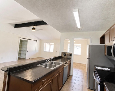 234 Cedar Holw - Photo Thumbnail 7