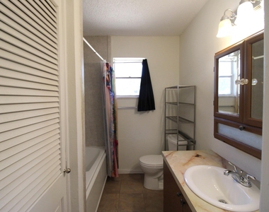 234 Cedar Holw - Photo Thumbnail 12