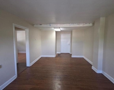 9863 Main Street - Photo Thumbnail 3
