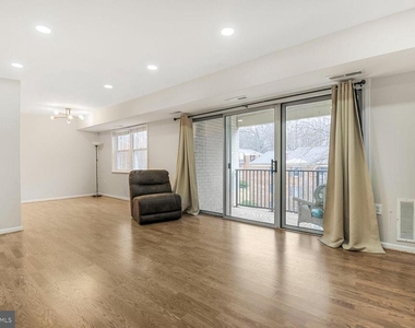 864 College Parkway - Photo Thumbnail 3