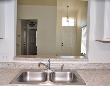 127 Anderson St - Photo Thumbnail 5