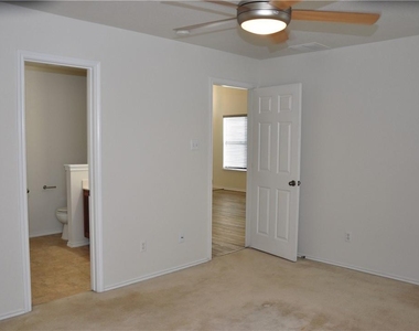 127 Anderson St - Photo Thumbnail 7