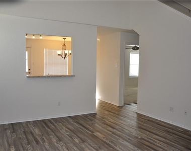 127 Anderson St - Photo Thumbnail 2