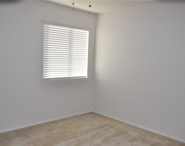 127 Anderson St - Photo Thumbnail 17