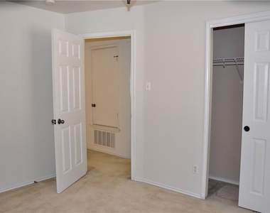 127 Anderson St - Photo Thumbnail 16