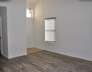 127 Anderson St - Photo Thumbnail 10